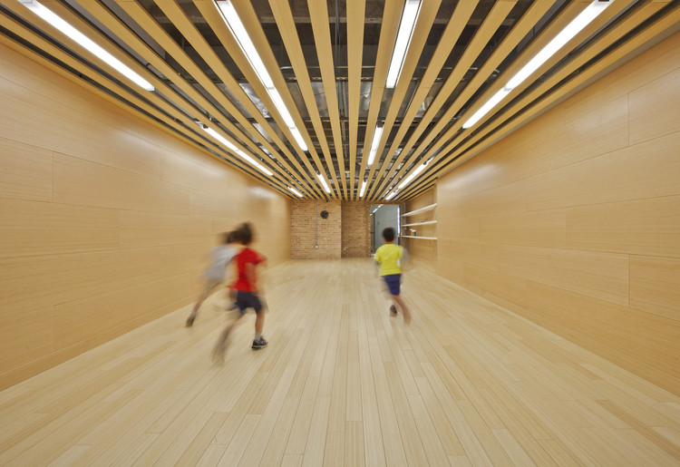 © Mike Schwartz. Image Kids Science Labs 02 / Woodhouse Tinucci Architects