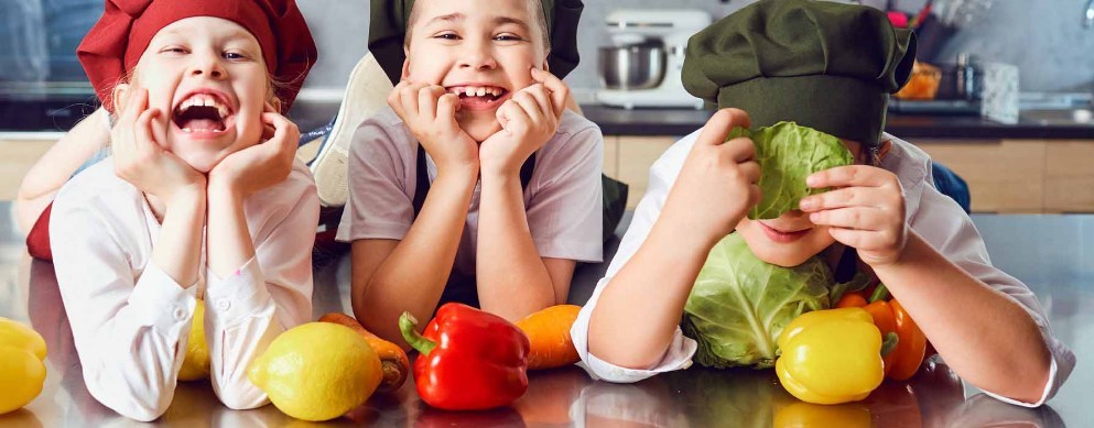 In the site's popular low-calorie recipe section there are meal options with healthy foods that appeal to kids.