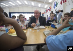 Agriculture Secretary Sonny Perdue eats lunch with students at the Catoctin Elementary School in Leesburg, Virginia, May 1, 2017. Perdue announced new rules on school lunches as the Trump administration wants more choices for school meals.