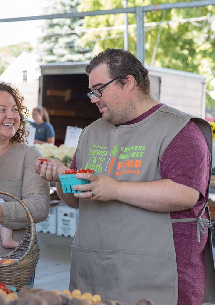 Saginaw Farmers Market Food Navigator leads families to healthier lifestyles – Concentrate