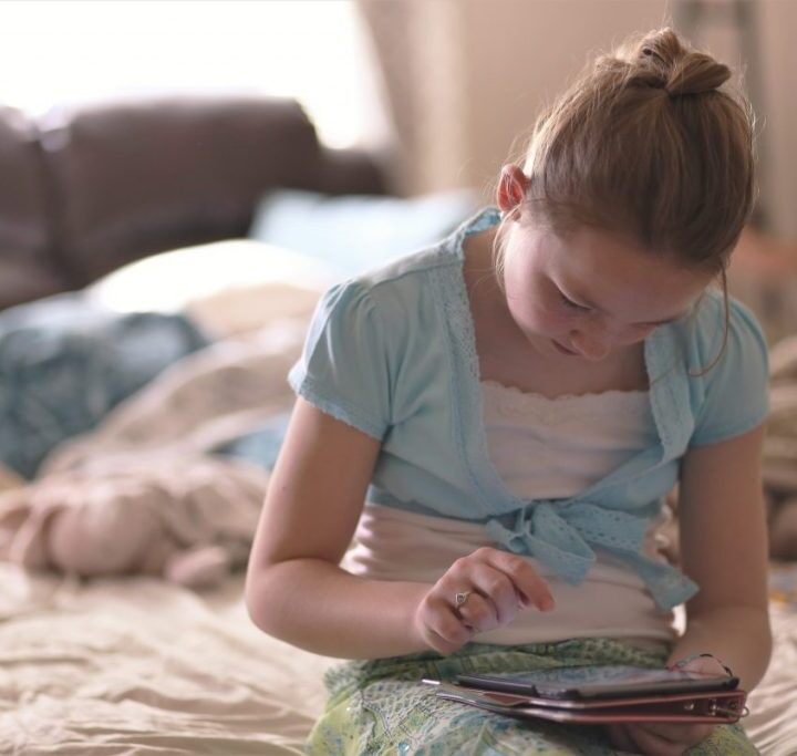 Study Shows Screen Time Before Bed Translates to Less Sleep for Some Children – Red Tricycle