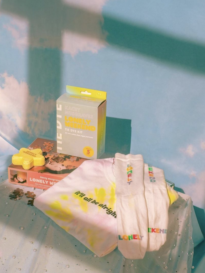 Everything in Kacey Musgraves’s New “Lonely Weekend” Self-Care Kit – Yahoo Lifestyle