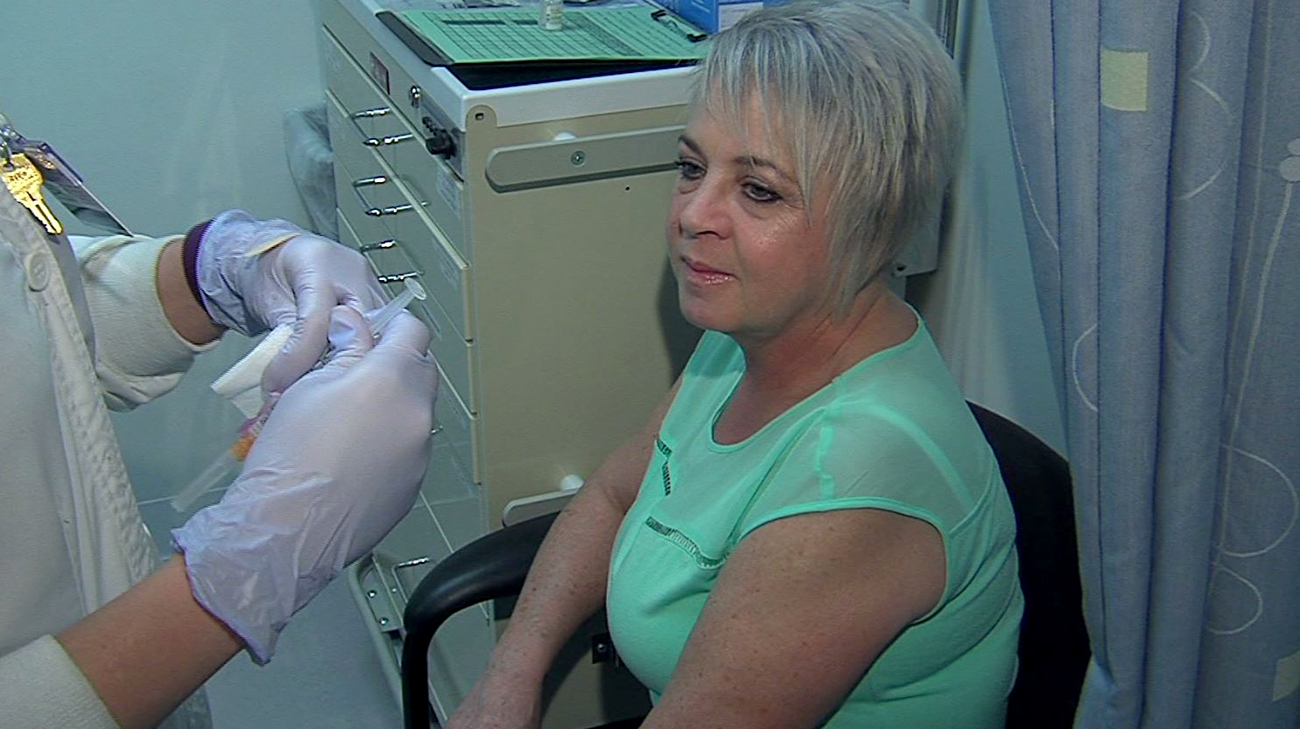 Lynn Kocka receives an injection of biologic therapy in the back of her arm every four weeks to treat her severe asthma. (Courtesy: Cleveland Clinic)